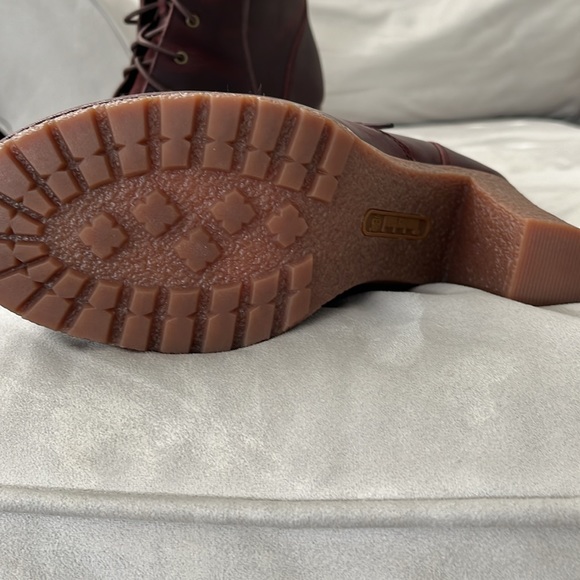 Timberland Burgandy boots! Worn 3 times! - Picture 2 of 3